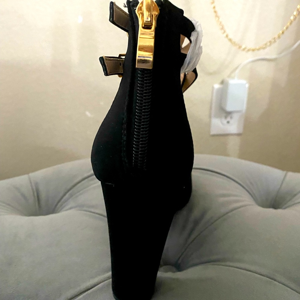 brand new never worn black heels